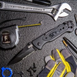 SOG Escape - clip point, black, serrated - Image principale