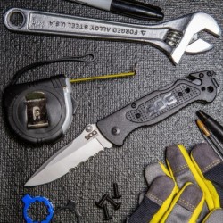 SOG Escape - clip point, satin, serrated - Image principale