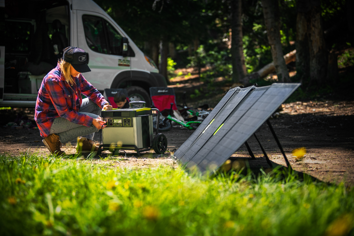 Chargez votre station avec des panneaux solaires.